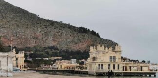 SPIAGGE, BLOCCATO NUOVAMENTE IL PUDM. OSO: “CHI AMMINISTRA VUOLE CONDANNARE MONDELLO AL MONOPOLIO” mondello charleston