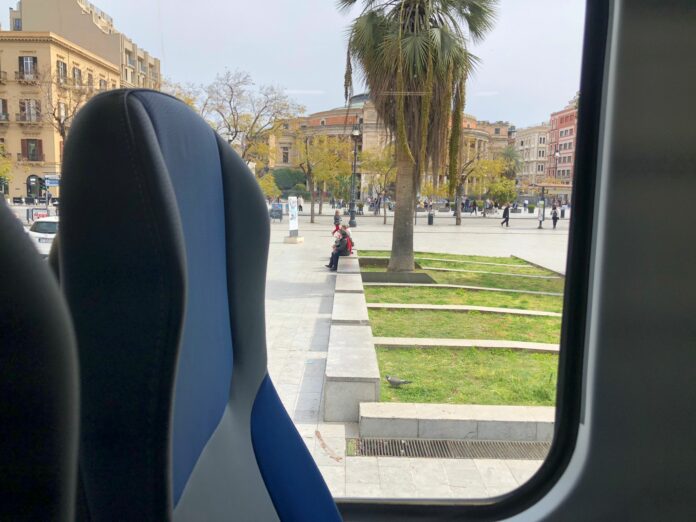 blues treno ibrido d610e8a5-2eaa-408d-a6f3-c17168f1f592 blues treno ibrido