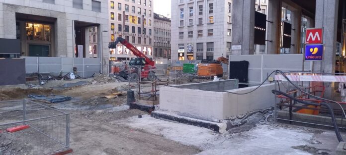 linea m4 metro 4 Milano s. Babila