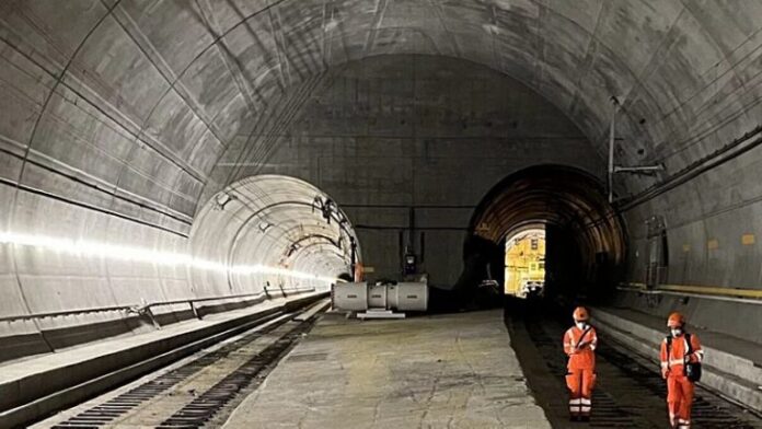 Gottardo_galleria_ferrovia_operai_lavoro-768x432 gottardo tunnel
