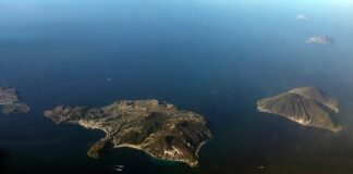 ISOLE MINORI, PERICOLO SCAMPATO: MARCIA INDIETRO SUGLI AUMENTI Isole_Eolie_dall'alto