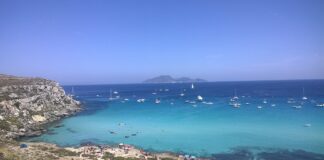 FAVIGNANA, CHIOSCHI E PIATTAFORME SULLE COSTE PIÙ FRAGILI: NON DOVEVAMO VIVERE DI SOLO TURISMO?